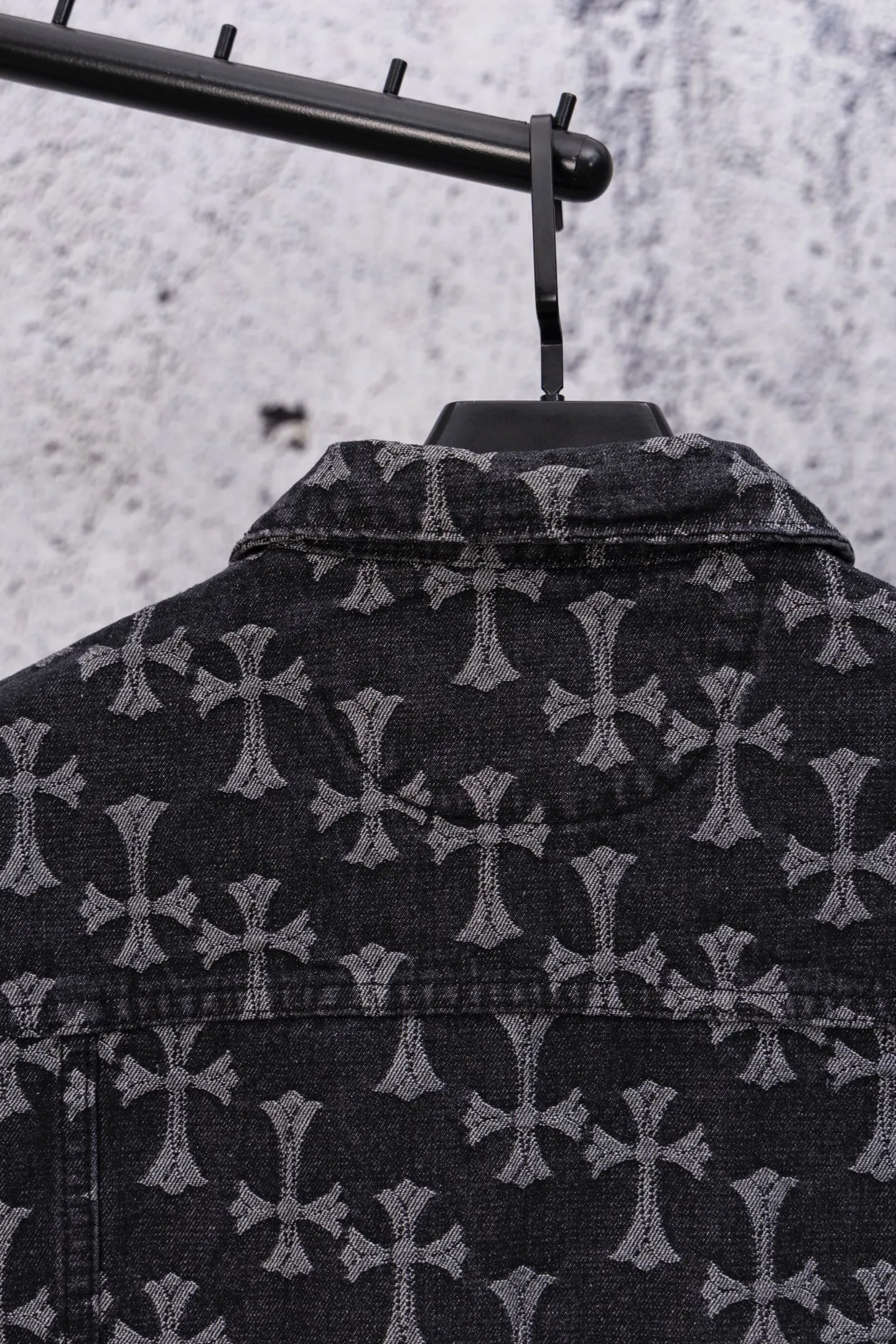 P240 Chrome Hearts CH Chrome Hearts double-sided all-over LOGO jacquard dark pattern heavy-duty denim jacket jeans denim suit same style as the Internet celebrity star's cross-printed denim jacket jeans, the unique cross design element plus all-over printing, full of design sense. It is made of 100% denim cotton fabric with heavy coarse yarn count, which ensures a stiff and tough silhouette while being soft, comfortable and breathable. The lapel is designed with silver buttons and is full of texture. The classic white cross logo is all over the dress, making it a perfect versatile style for spring and summer! Customized jacquard fabric, you can wear it in various styles. This gender-neutral shirt is a must-have for nightclubs. It can be worn as a jacket for both men and women. It can be easily worn by both men and women! The original loose version is made of high-quality pure cotton fabrics. The fabric pattern is high-definition and delicate without burrs. It is comfortable and breathable to wear. All the buttons are molded and customized. It is casual and fashionable and can be matched with any bottoms. It can be windproof and sunproof in spring and summer. It can be worn outside in autumn and winter! Easily concave shape makes you look slimmer and taller, perfect for both men and women! Color: Black Blue Size: Jacket S-XL Pants 28-36